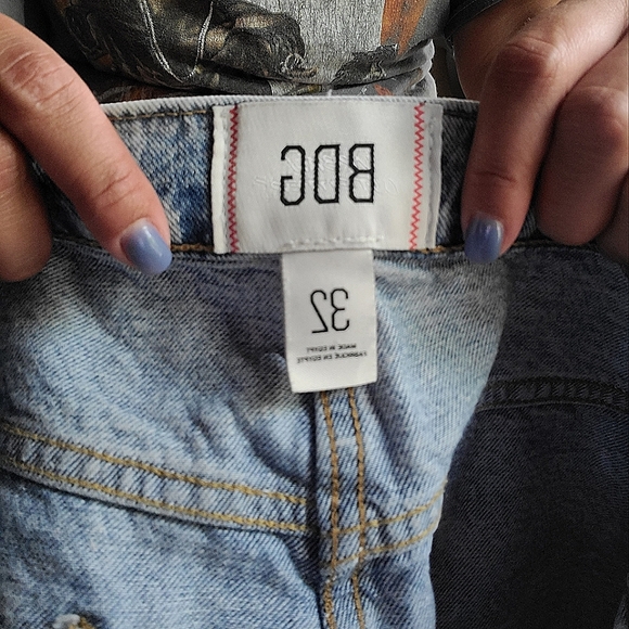 BDG A-Line Cutoff Denim Shorts, Size 32 - Picture 7 of 8
